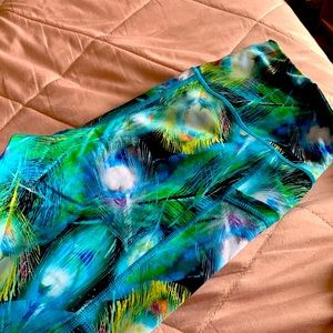 Proud peacock capris
